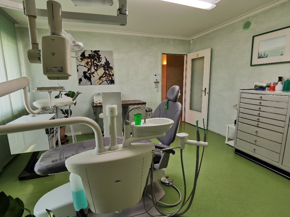 Behandlungszimmer, Zahnarztpraxis Zahn und Biss, Dr. med. dent. Emilia Velea, 3063 Ittigen